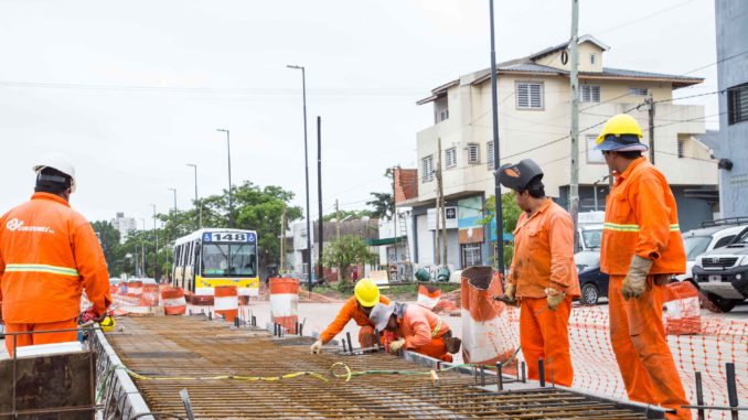 COMENZARON-A-CONSTRUIR-LAS-PRIMERAS-TRES-ESTACIONES-DEL-METROBUS--(1)