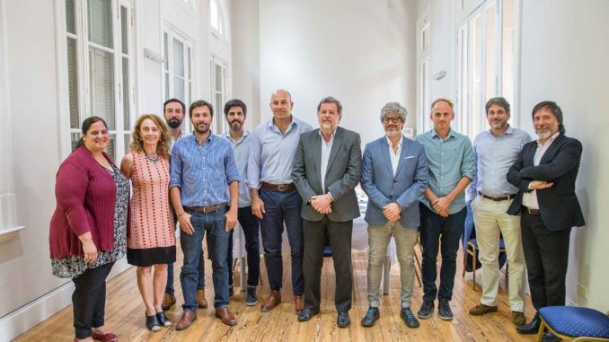 EL-INTENDENTE-MOLINA-Y-EL-MINISTRO-ELUSTONDO-DELINEARON-UNA-AGENDA-DE-TRABAJO-CONJUNTA-EN-TEMAS-TECNOLÓGICOS-Y-AMBIENTALES-(1)