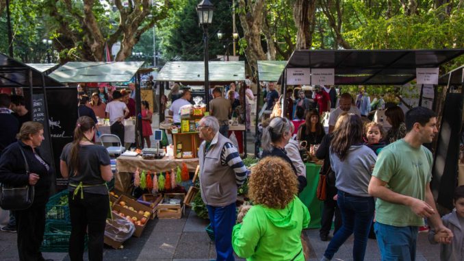 LA-FERIA-ALIMENTA-CIERRA-EL-AÑO-CON-UNA-EDICIÓN-ESPECIAL-POR-NAVIDAD-EN-LA-PLAZA-SAN-MARTÍN-(2)