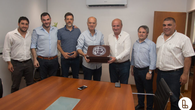 Entrega de becas Club Lanús Ng y Nicolas Russo LOGO (3)