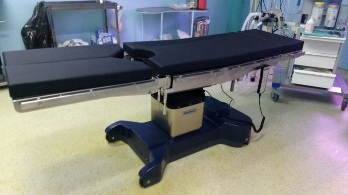 Mesa-de-cirugía-de-última-de-generación-entregada-por-el-Ministerio-de-Salud-provincial