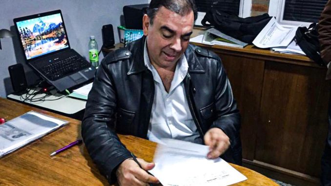 Otero firmando 1