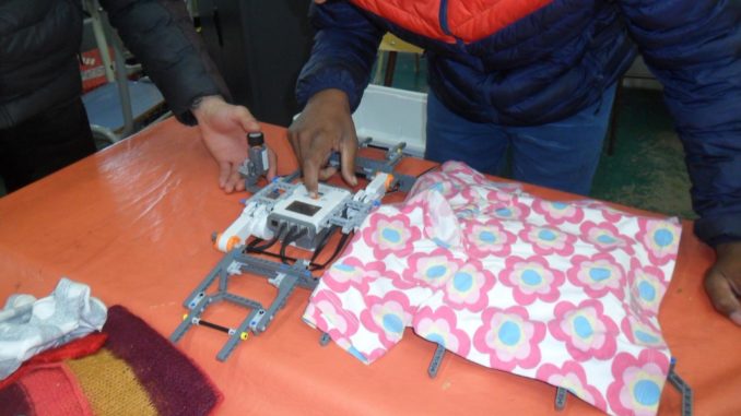 Alumnos y docentes de la escuela y la Facultad se abocaron al desarrollo del prototipo