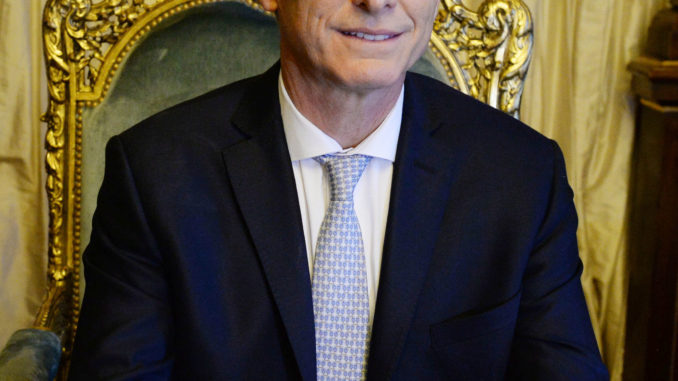 Presidente_Macri_en_el_Sillon_de_Rivadavia_(cropped)