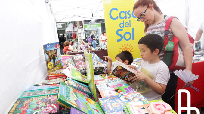 1-SE REALIZÓ EN LANÚS LA CUARTA EDICION DE LA NOCHE DE LOS LIBROS.16-12-19