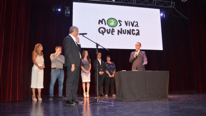 El acto se realizó el lunes 16 de diciembre en el Teatro Roma -2