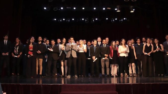 La ceremonia se realizó en el Teatro Roma 1 2