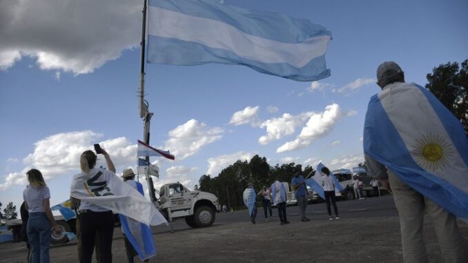 el-banderazo-en-avellaneda-santa___3JqcY18O4_720x0__1