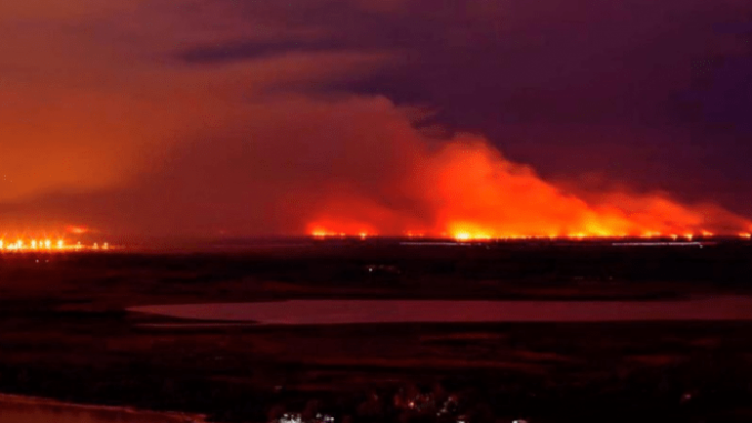 Argentina-lucha-contra-incendios-en-islas-del-Rio-Parana