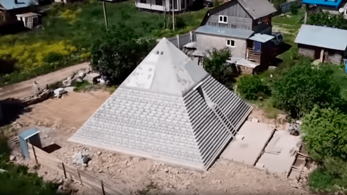 Istinka-Pyramid