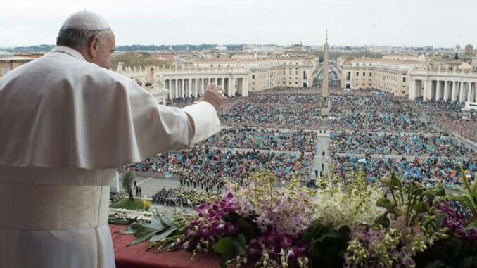 PapaFrancisco_UrbiEtOrbi_Balcon_VaticanMedia