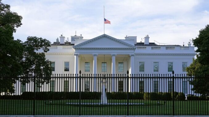 casa blanca mujer
