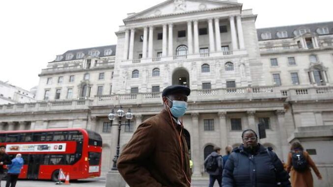 700x420_coronavirus-londres-banco-mascarilla-reuters