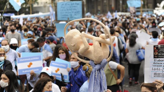 marcha-celeste-contra-el-aborto___8gvpqctEw_0x750__2