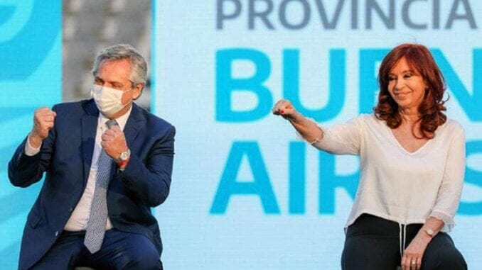 Alberto y la jefa en la plata