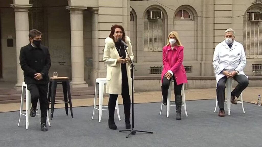 Cristina Kirchner volvió a la escena política junto a Kicillof y sin nombrar a Alberto