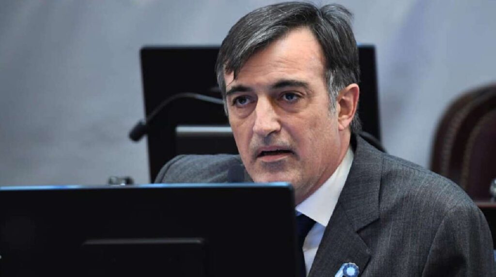 Esteban Bullrich donará parte de su sueldo de senador para asistir a pacientes con ELA