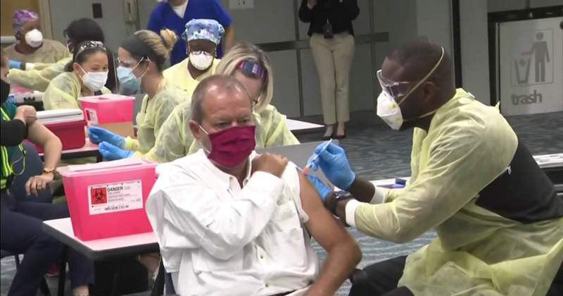 Miami: Dos mil turistas por día reciben dósis de vacunas en el aeropuerto