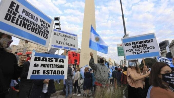 Otro “banderazo” contra el Gobierno bajo las consignas “verdad, justicia y libertad”