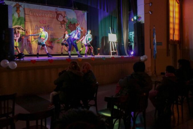 Lanús: Continúan con éxito los espectáculos de vacaciones de invierno organizados por el municipio
