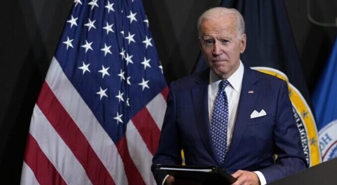 Biden está evaluando una vacunación obligatoria para empleados federales