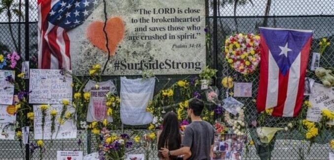 Derrumbe Surfside : Lágrimas y oración marcan el fin de la búsqueda de sobrevivientes