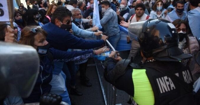 Incidentes en Tucumán durante la visita de Alberto Fernández por el acto del Día de la Independencia
