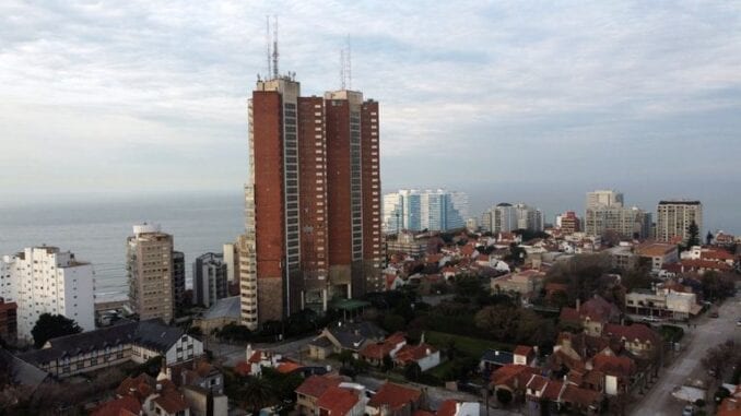 Cerró el histórico hotel Torres de Manantiales de Mar del Plata por la crisis económica