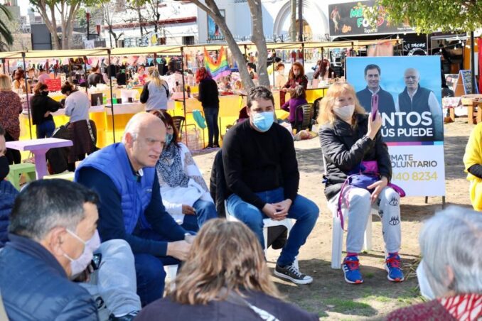 Grindetti y Sala se reunieron con vecinos en la Plaza San Martin