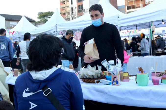 Damián Sala estuvo con emprendedores locales en la Feria de Emprendedores en el MacSur de Lanús