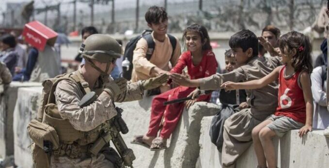 Unicef advirtió que 10 millones de niños necesitarán ayuda humanitaria en Afganistán