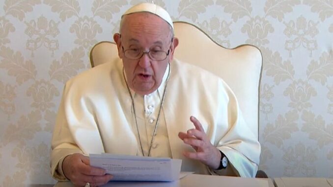 El Papa Francisco calificó de "hipócritas" a los políticos "que viven de una forma en público y de otra en privado"