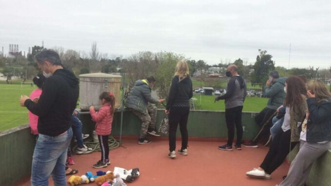 Escándalo en el fútbol infantil: Chicos adentro y padres afuera en los torneos de AFA