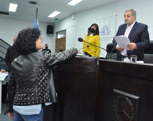 HCD Quilmes: En la reciente sesión extraordinaria presencial se tomó juramento a la concejala electa
