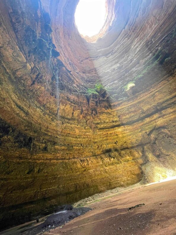 Fin del misterio del legendario “pozo del infierno” de Barhout en el desierto de Yemen