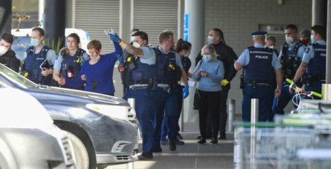 La policía de Nueva Zelanda mató a un 'terrorista' tras apuñalar a 6 personas 