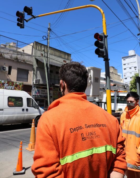 Lanús: El área de Tránsito del municipio instalará 9 semáforos en el Este y Oeste del distrito