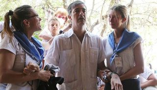 Salta: Conmovedora peregrinación acompañando a Esteban Bullrich en su pedido a la Virgen del Cerro por su salud