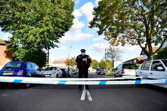 Reino Unido: asesinaron a puñaladas a un diputado británico durante un acto político