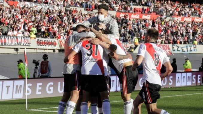 River le ganó a Boca 2 a 1 con los hinchas en el Monumental: es el único puntero de la Liga Profesional