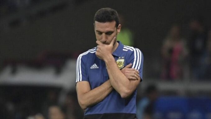 “Fuerza Scaloni” es el aliento de los hinchas ante el drama familiar que atraviesa el entrenador de la Selección argentina