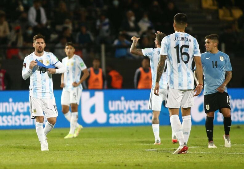 Argentina venció a Uruguay en Montevideo y puso un pie en Qatar 2022