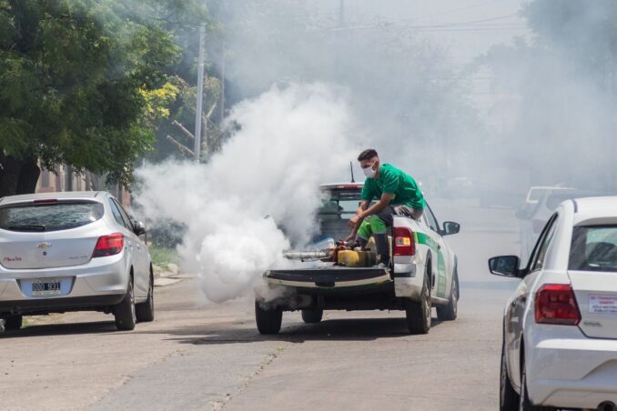 Villa Caraza: Masivo operativo contra el dengue