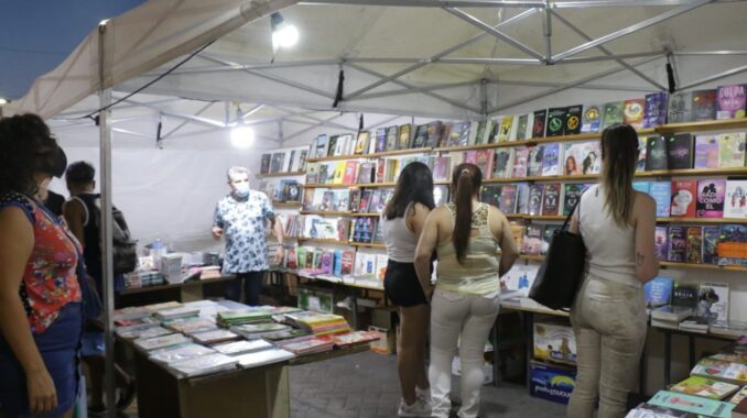 Se realizó en Lanús la edición 2021 de "La noche de los Libros"