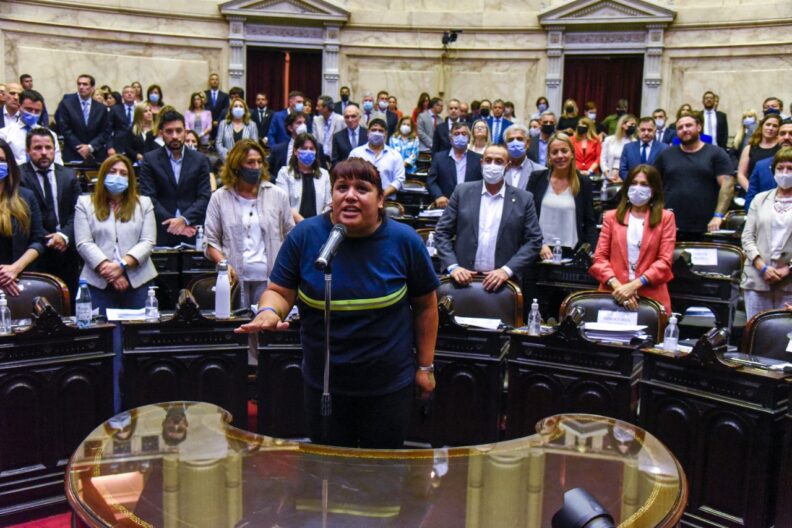 Natalia Zaracho: la primera cartonera que asumió como diputada nacional por el Frente de Todos en Buenos Aires