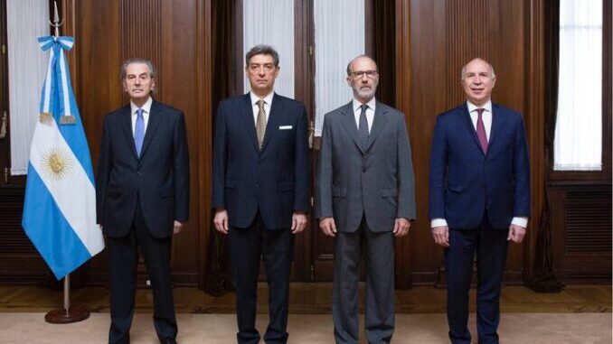 miembros de la corte