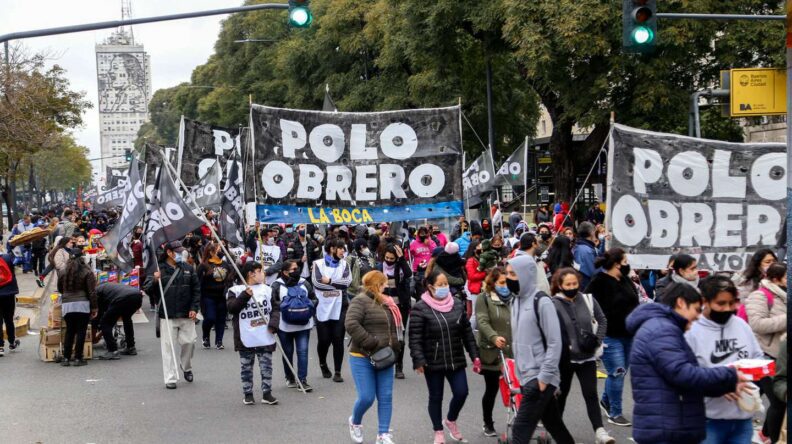 No habrá aumento en los planes sociales y los piqueteros vuelven a la calle