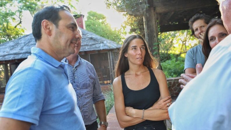 Juana Viale conmovida por el desastre en Corrientes visitó las zonas arrasadas y reclamó la renuncia de Juan Cabandié  