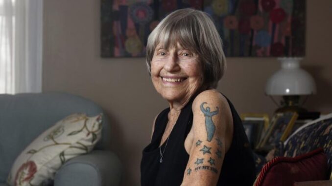 mujer-tatuaje-1