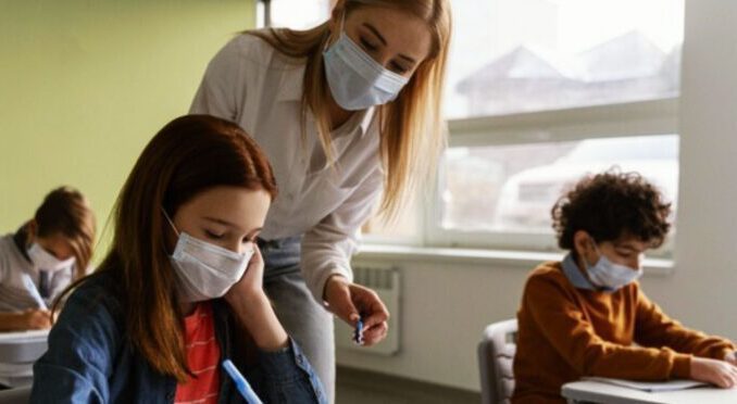 ninos-en-clase-con-mascarilla